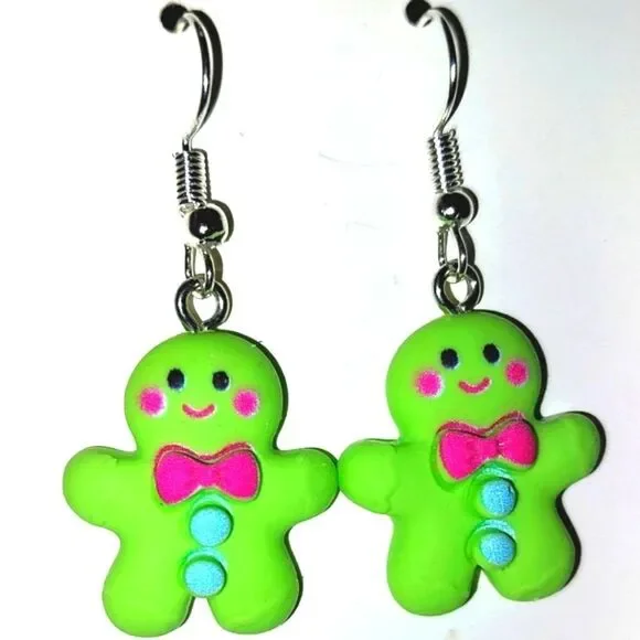 Super cute festive gingerbread holiday earrings - Picture 4 of 4